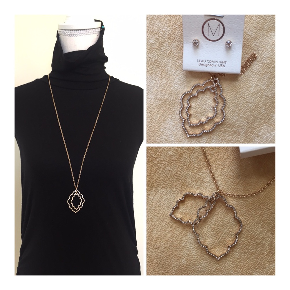 Gold Tone Scalloped Oval Pendant Necklace Set